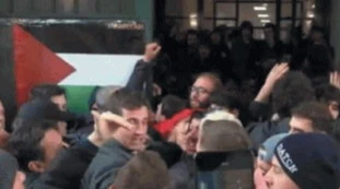 Genova, aggredito il rettore dell'università: la violenza dei collettivi rossi