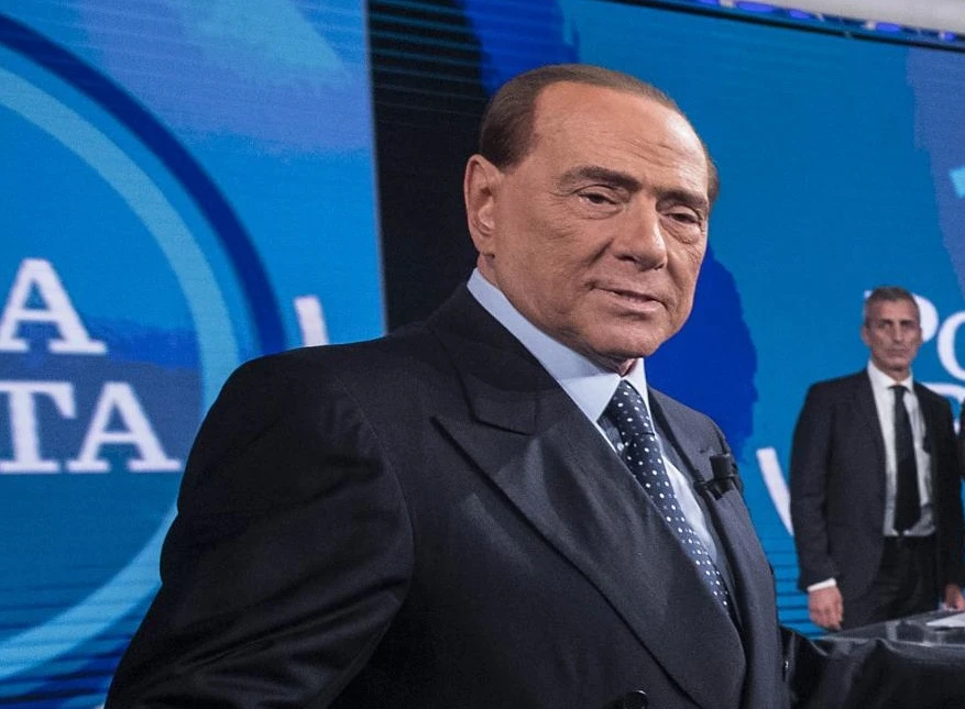 Silvio Berlusconi sull'assegno cancellato a Veronica Lario: "Non esulto, lei è la madre dei miei figli"