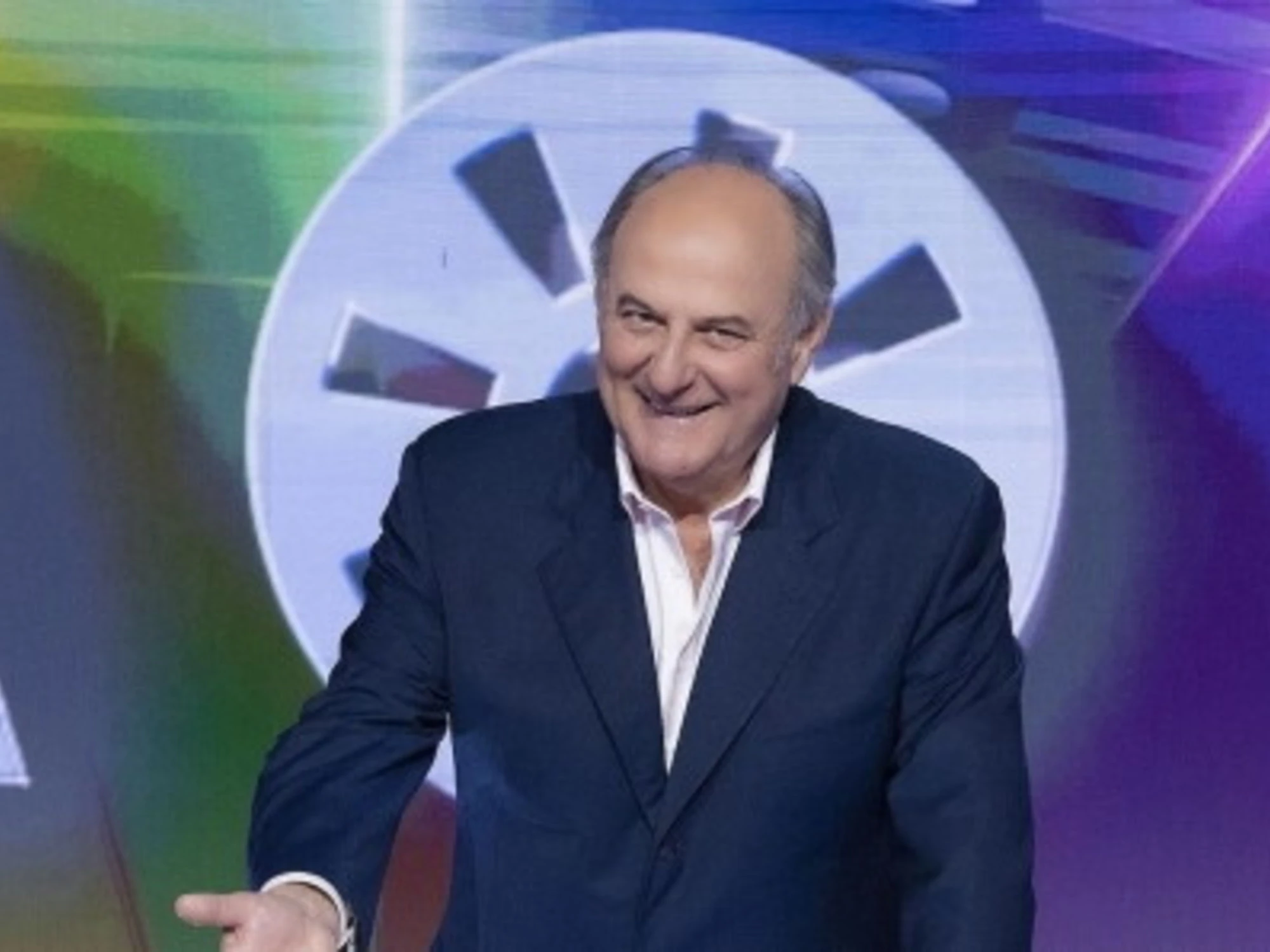 La Ruota della Fortuna, Gerry Scotti scatenato: cosa si gioca contro Affari Tuoi
