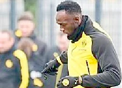 Usain Bolt calciatore? Due tunnel e due gol