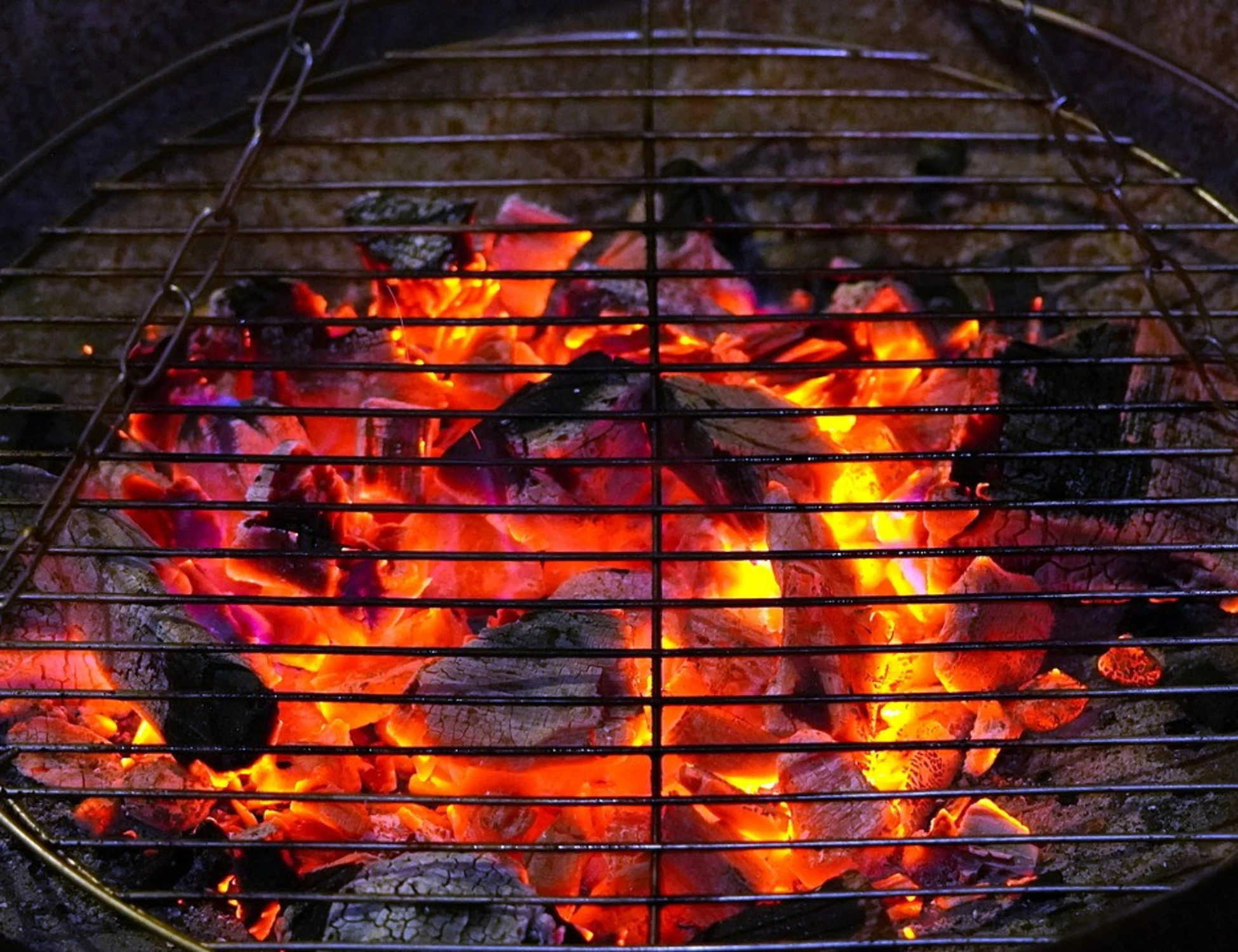 Bisceglie, alcol sul fuoco: il barbecue finisce in disgrazia