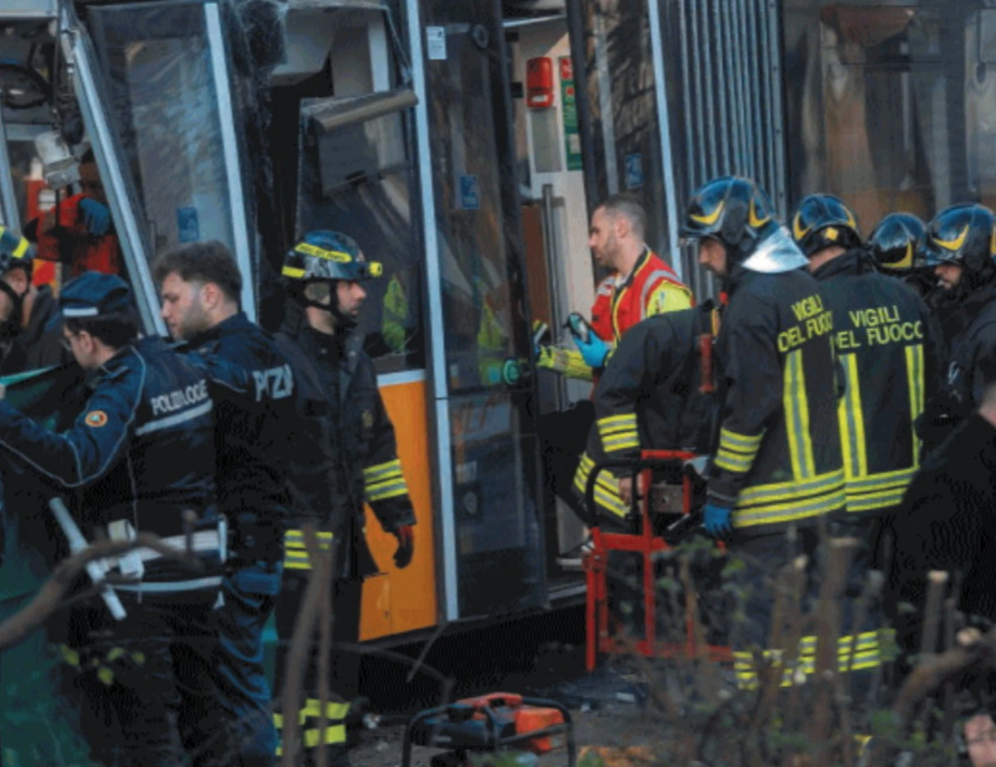 Il tram si schianta a Milano, "cosa abbiamo sentito sotto": le parole choc dei passeggeri