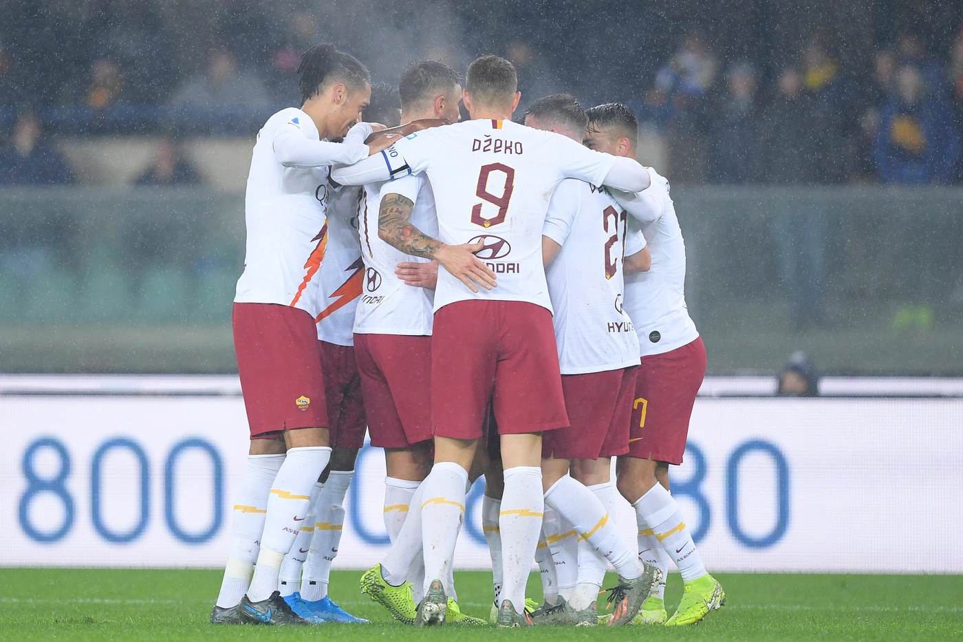 La Roma di Fonseca corsara a Verona: giallorossi momentaneamente al quarto posto. I veneti recriminano