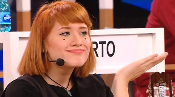 Amici, disastrosa gaffe di Tish su Instagram: clamoroso, non si accorge di niente