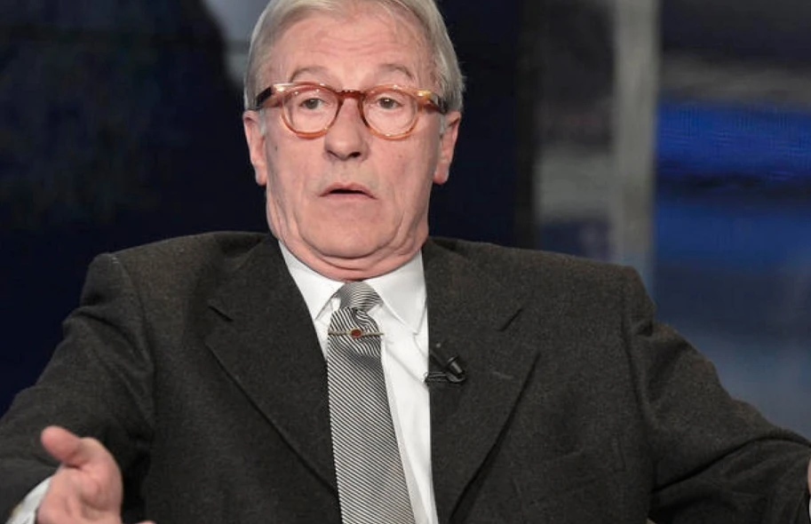Feltri sta con la Boschi: "Non è colpa sua se ha un padre bischero..."