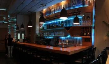 L'interno del bar di Tel Aviv dedicato a Berlusconi