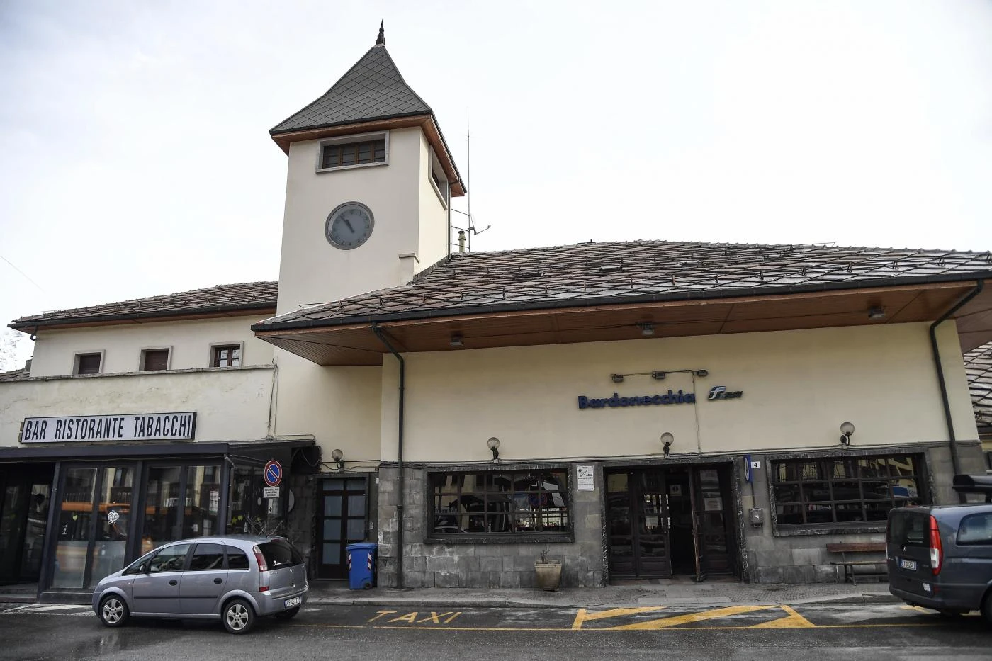 Bardonecchia, la procura di Torino apre un fascicolo contro i gendarmi francesi: le ipotesi di reato