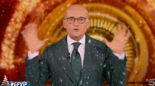 Grande Fratello Vip, "Abbiamo con...". Pronti via, la clamorosa gaffe di Alfonso Signorini: secondi di imbarazzo