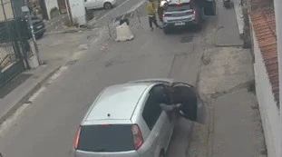 Caserta, rissa furibonda tra due automobilisti all'incrocio: "A un passo dalla tragedia"