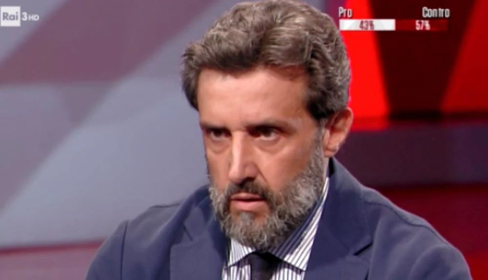 Flavio Insinna non raccoglie lo scettro di Fabrizio Frizzi? Bomba in Rai: "L'Eredità, forse lo fanno fuori"