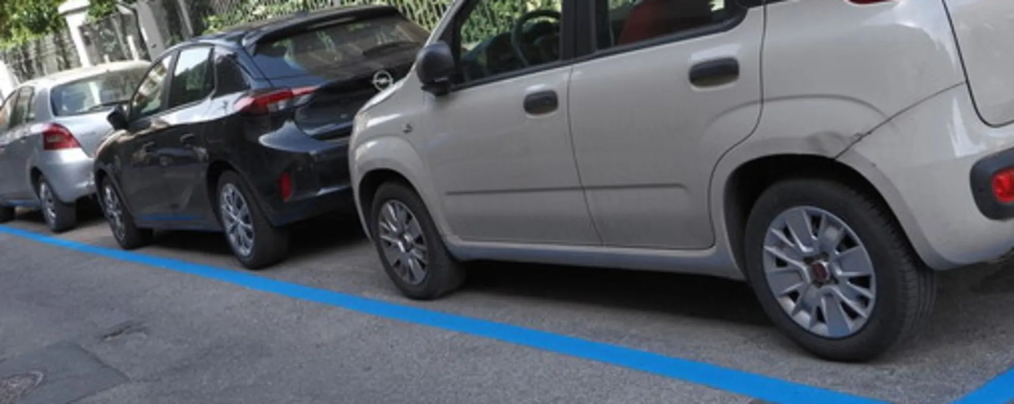 La multa per il parcheggio sulle strisce blu senza ticket? Quando è nulla e come dimostrarlo