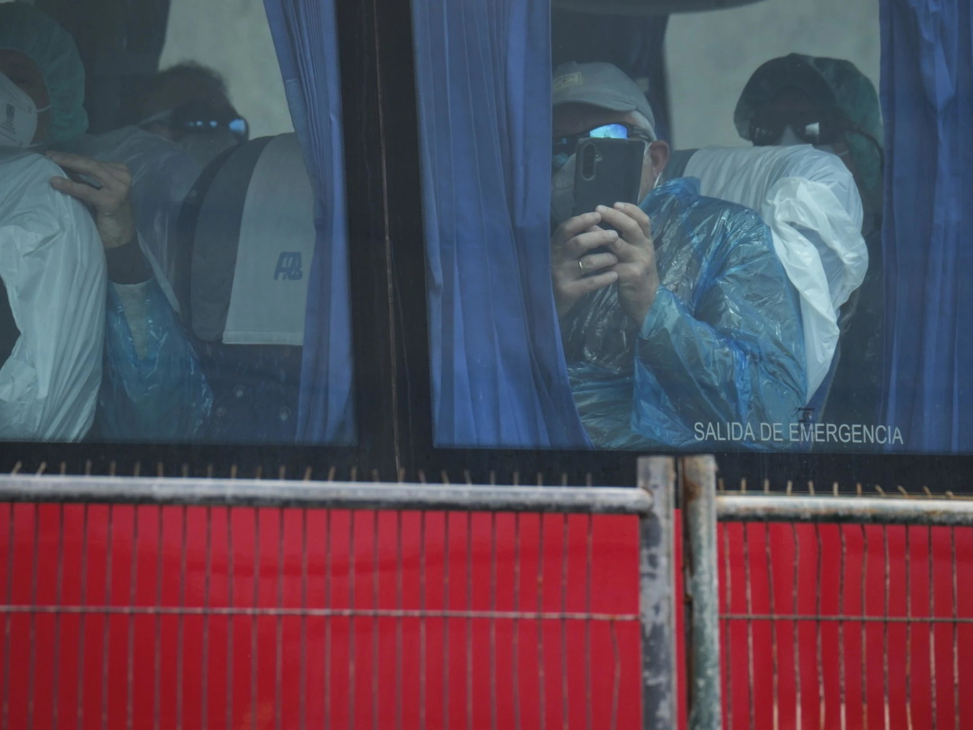Hantavirus, la nave attracca a Tenerife: "Siamo il cassonetto d'Europa"