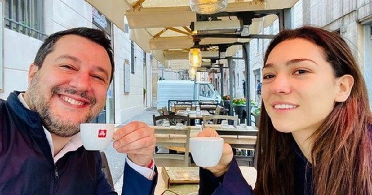 Matteo Salvini e Francesca Verdini, "nonno e nipote". Vergogna contro la coppia al bar, il leghista non ci sta: fesso umiliato in pubblico