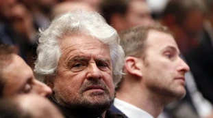Beppe Grillo: "Più sputi sul governo, più si rafforza"