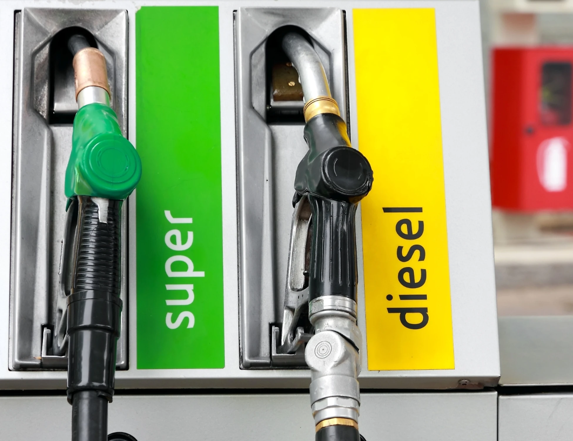 Carburanti, via libera al nuovo decreto: taglio delle accise e non solo, tutte le novità