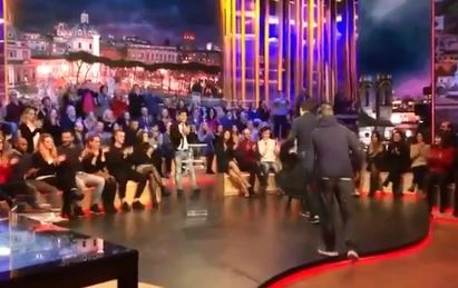 Quarta Repubblica, Matteo Salvini entra in studio da Nicola Porro: ovazione da stadio, accoglienza mai vista