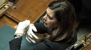 Laura Boldrini, annuncio-choc: "Sono malata e sì, ho paura. Mi aspetta un intervengo e un lungo cammino di cure"