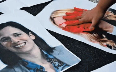 Il Pd scatena gli studenti e loro insultano pure Elly