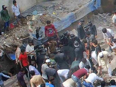 India, crolla edificio a Mumbai: 50 sotto le macerie. Era considerato a rischio