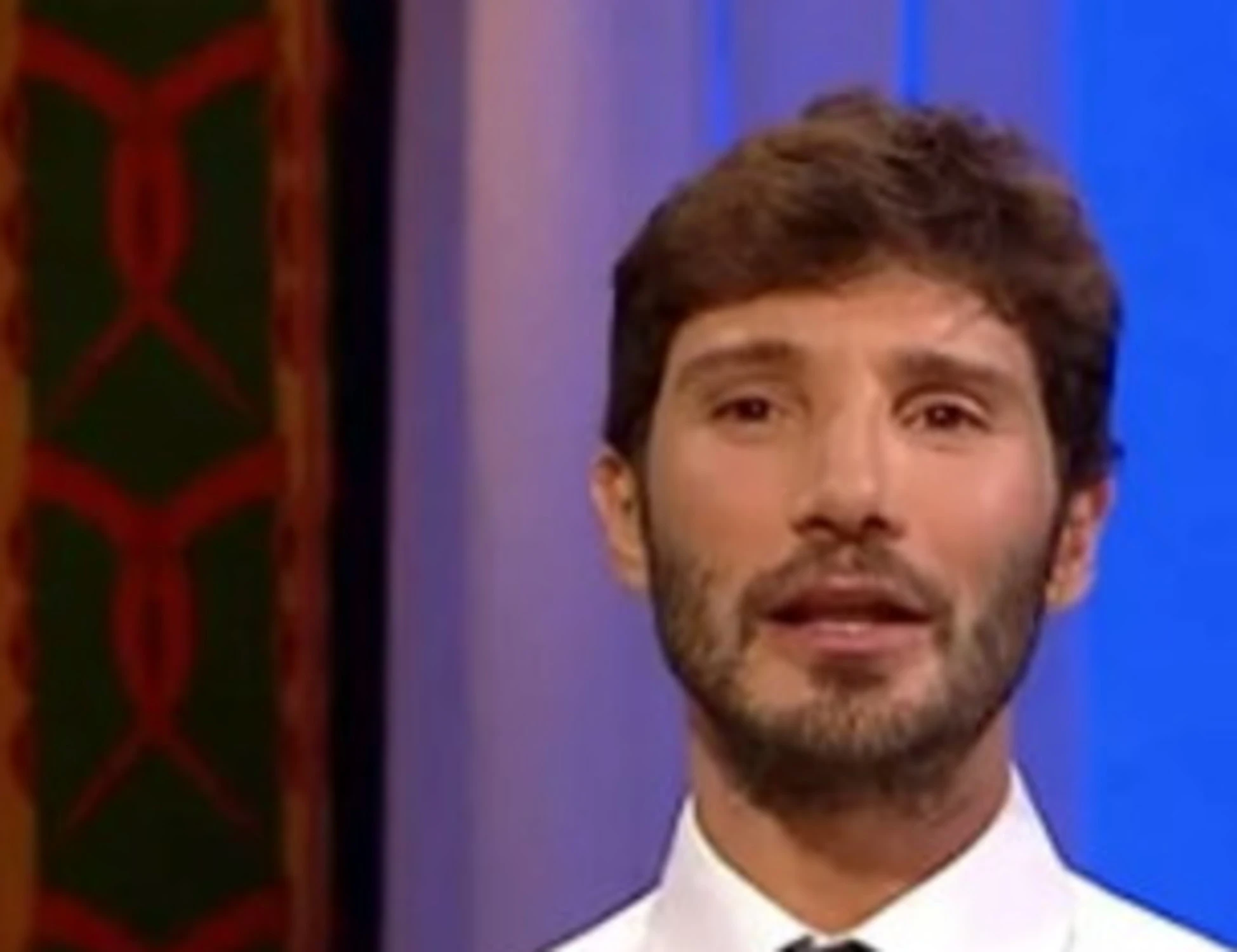 Affari Tuoi, il retroscena di De Martino: "So come finiscono le partite, allora guardo 'La Ruota'"