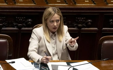 Meloni smonta Schlein in Aula: "Masse di persone denutrite? Irresponsabile"