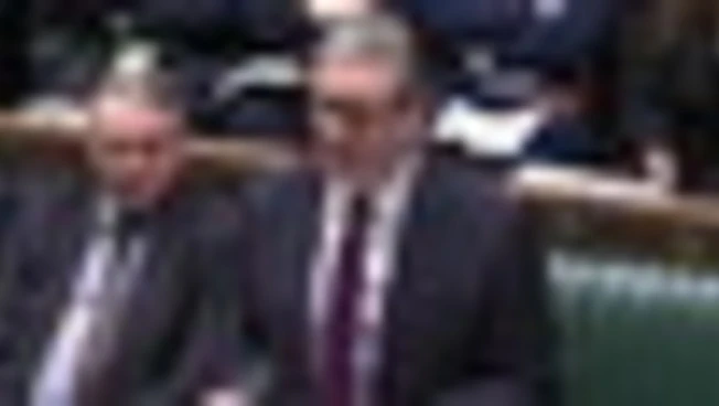 Starmer minaccia Abramovich: i soldi del Chelsea vadano all'Ucraina