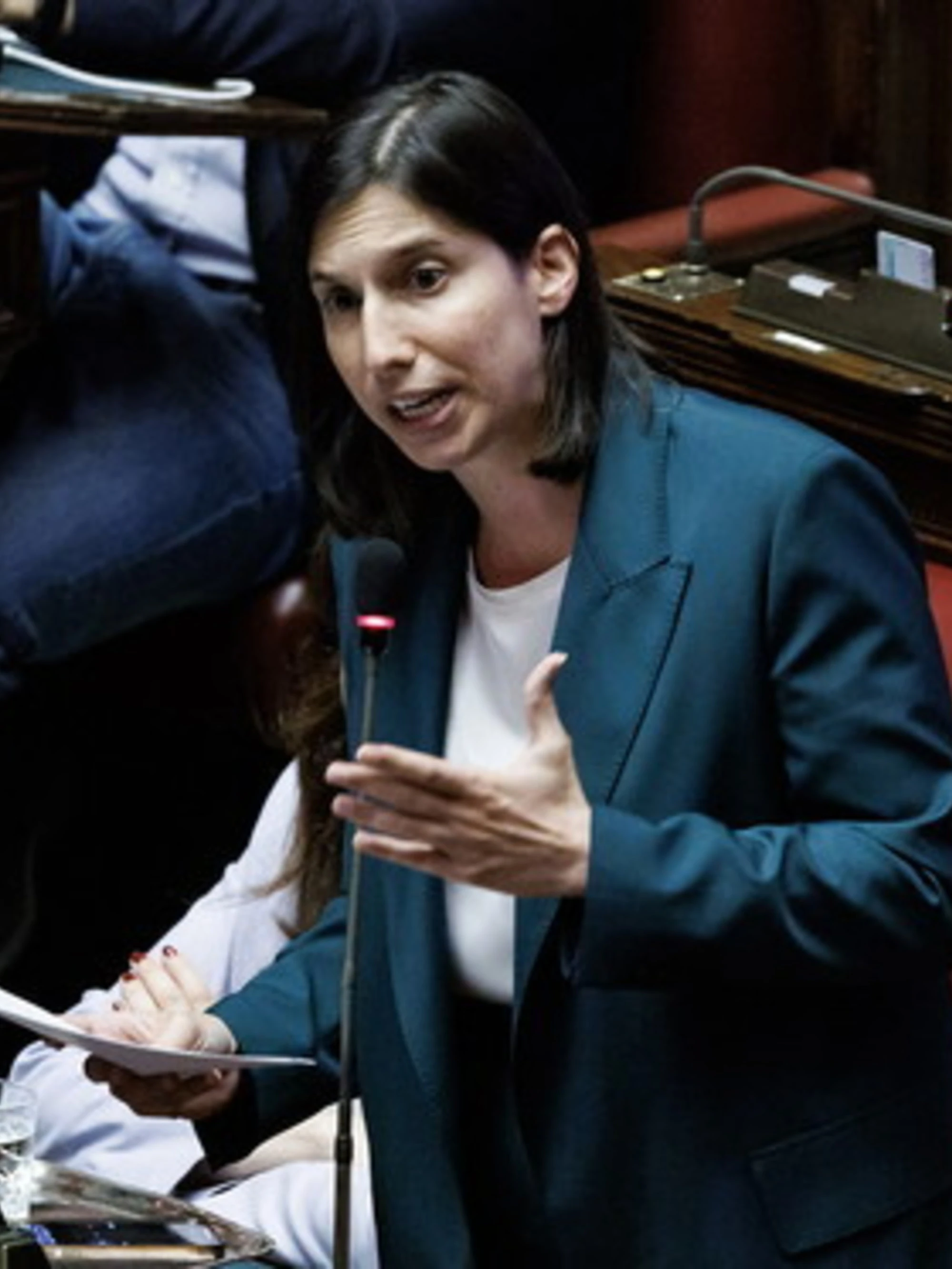 Elly Schlein, prima minaccia Ursula poi vola a Budapest