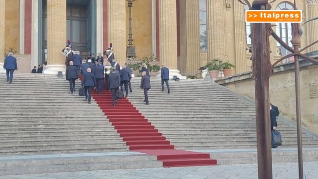 Mattarella arriva al teatro Massimo di Palermo per proiezione film Biagio Conte