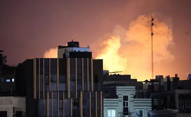 Iran, la diretta: drone contro base inglese a Cipro, pioggia di fuoco sul Golfo