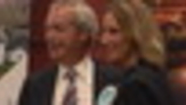 L'estrema destra di Farage strappa un seggio al Labour in Gran Bretagna