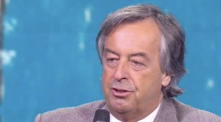 Roberto Burioni, l'ospedale San Raffaele lo smentisce: "In centinaia al cimitero? Considerazioni infondate, rispetti il lavoro altrui"