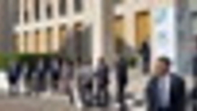 L'arrivo di Meloni all'assemblea di Federalberghi a Roma