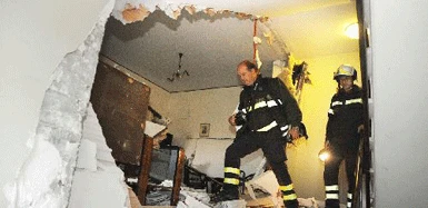 Varese, crolla palazzina di due piani