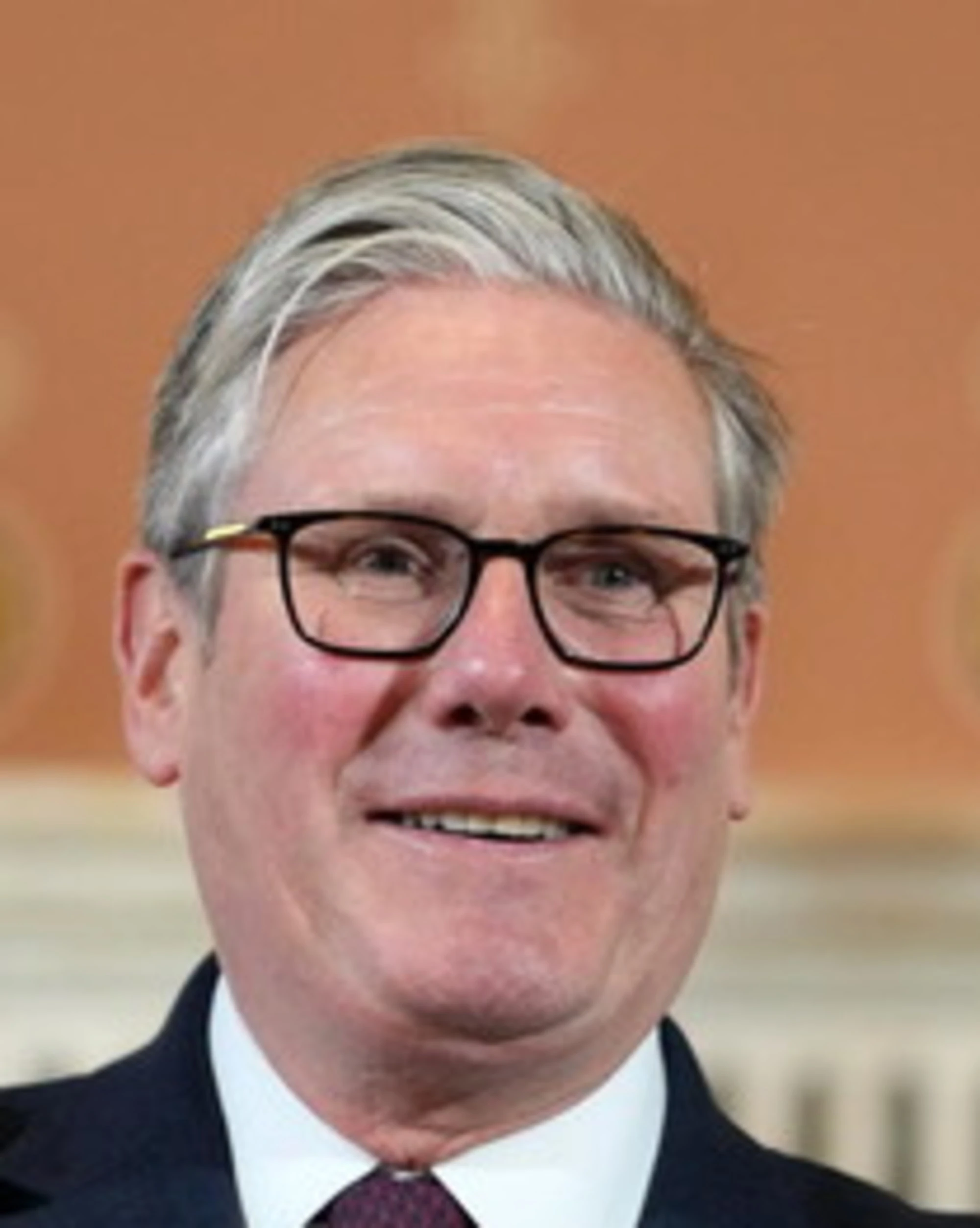 Keir Starmer, tassa gli inglesi ma i suoi ministri evadono