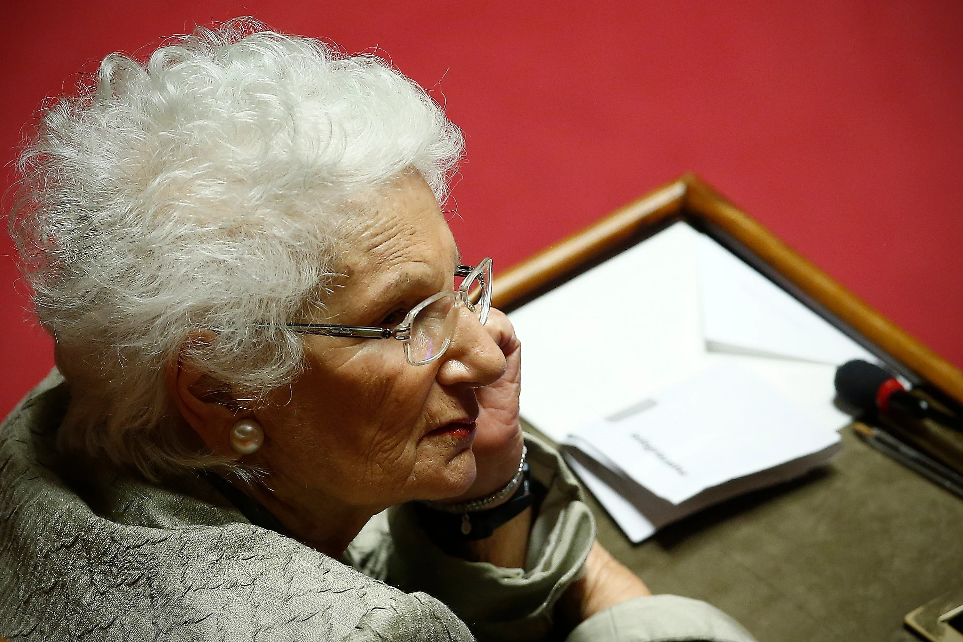 Liliana Segre, assegnata la scorta alla senatrice dopo gli insulti e le minacce