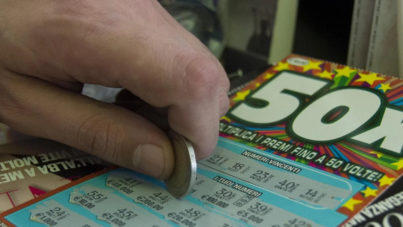 Gratta e Vinci, sui tagliandi la scritta "nuoce alla salute"