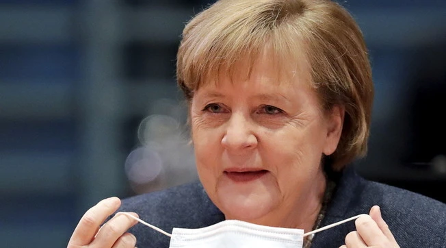 Vaccino, Roberto Burioni attacca: "In Germania molte più dosi che in Italia, perché? Cominciamo molto male"