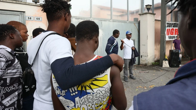 Migranti e studi legali, lo scandalo: 