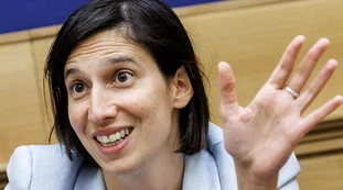 Schlein, i migranti economici ci costerebbero 30 miliardi al giorno: li mantiene lei?