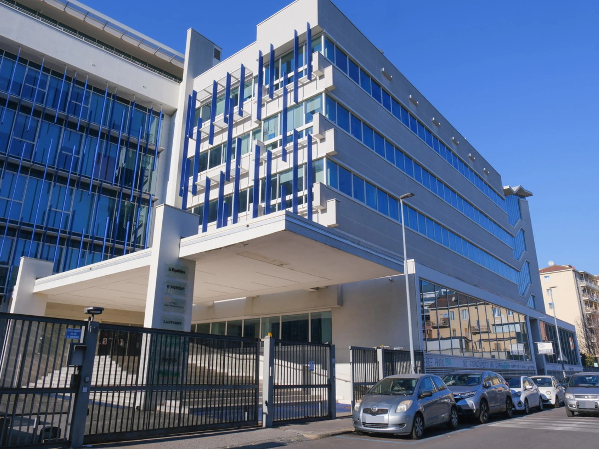 Marocchino irrompe nella sede di "Stampa" e "Repubblica" a Torino: cosa è successo