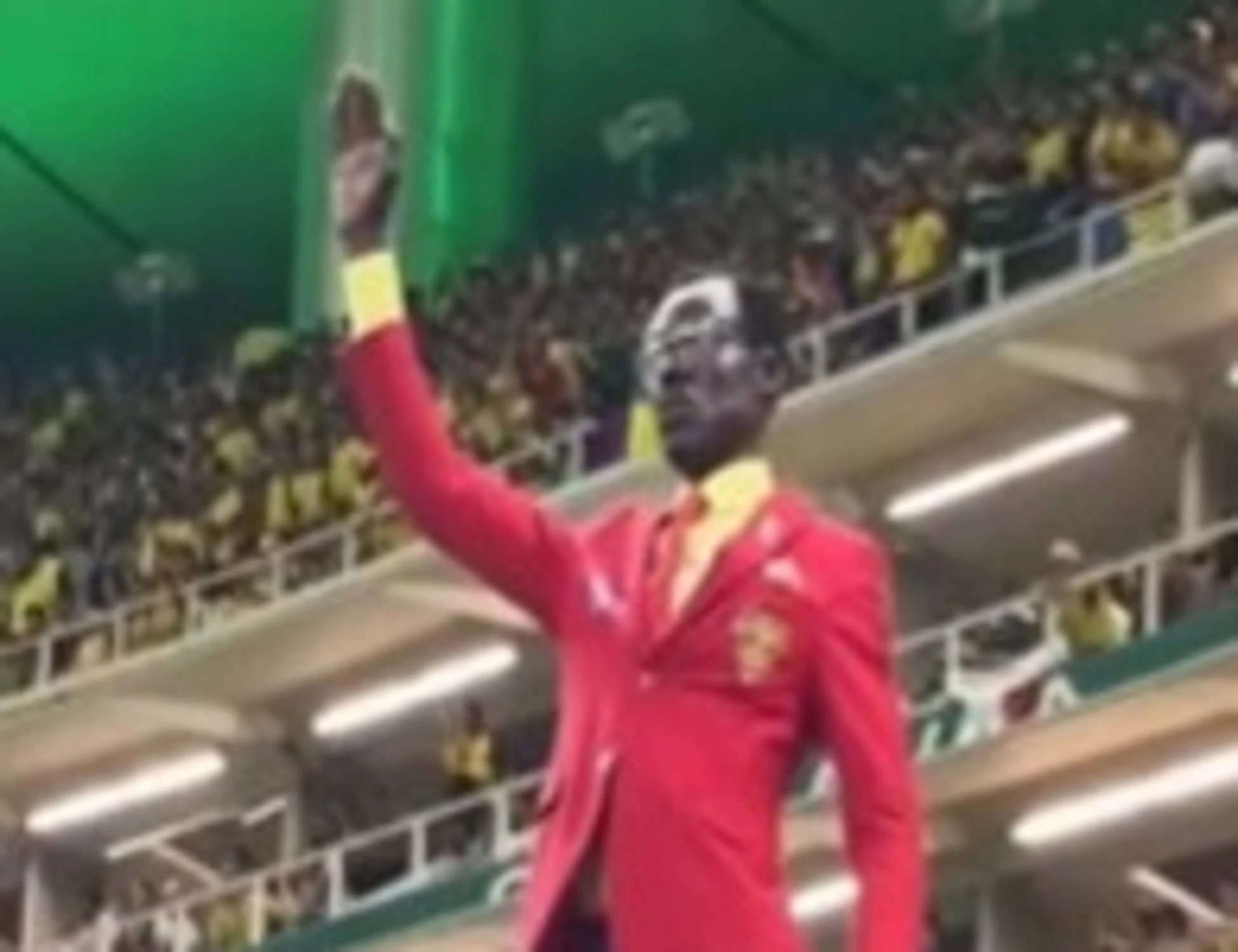 Mondiali 2026, Lumumba "l'uomo-statua" invade il Messico