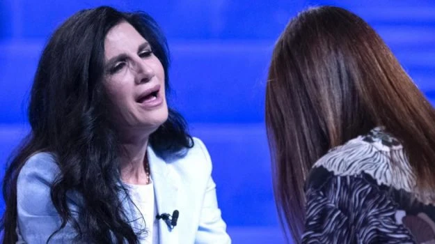 Verissimo, Pamela Prati messa all'angolo: "Adesso deve tirare fuori quel nome"