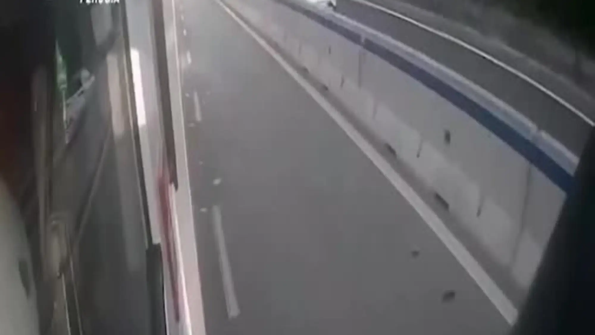 Col Suv rubato a tutta velocità: speronamenti e la volante, fiato sospeso sulla E45