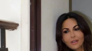 Sabrina Ferilli, la foto sulle scale che fa impazzire l'Italia: "Aspettando"