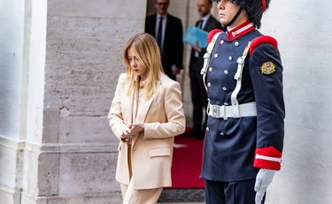https://media.liberoquotidiano.it/taS2z2OD0ASwxy8OuX1A1P97K6XXz0iZNvzXZQJszx8/width:800/quality:90/aW1hZ2VzLzIwMjYvMDUvMTkvMDkwNDM3NDI3LWI2NGI2ZmZhLWNmNTEtNDU0MC1iZTI4LTI0NTdmY2QwNjU3Zi5qcGc.webp