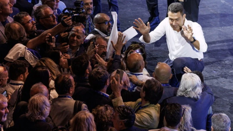 https://media.liberoquotidiano.it/tb_llmahBscn5D3SkJ8HG7wDFrjRitmnx7XZikHicR4/width:800/quality:90/aW1hZ2VzLzIwMjYvMDYvMTgvMTMwNjIzMDcyLWEzMTFjOGRkLTVmZGEtNDEyZS1iYmVjLWFmM2E4MDY2MjI3Ni5qcGc.webp
