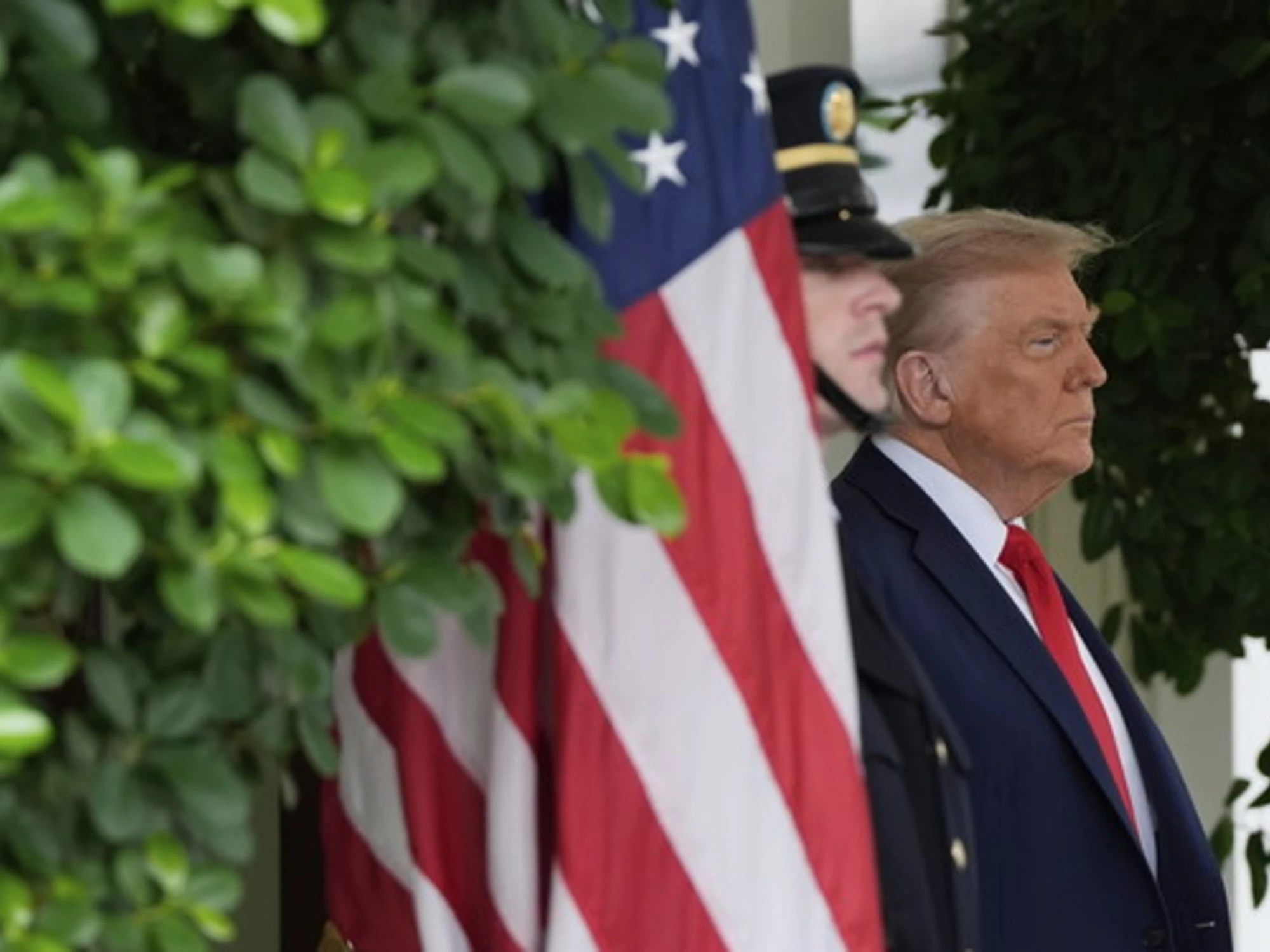 Trump annulla le vacanze: "Voglio guadagnarmi il paradiso"