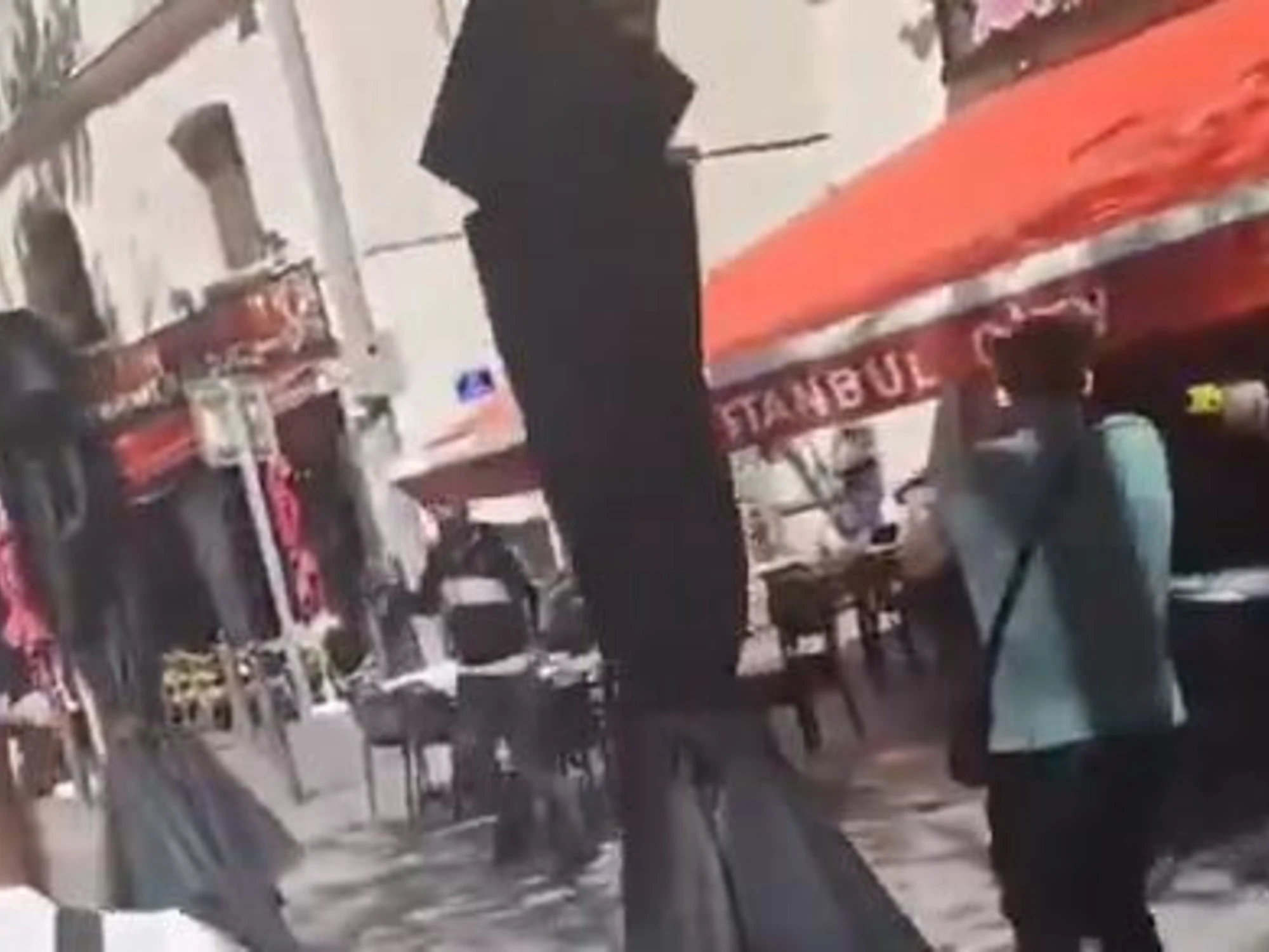 Marsiglia, "Allah akbar" e ne accoltella 5: polizia fredda il tunisino