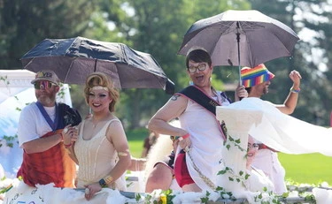 Legnano, sfregio alla Lega: occhio al simbolo del Gay Pride