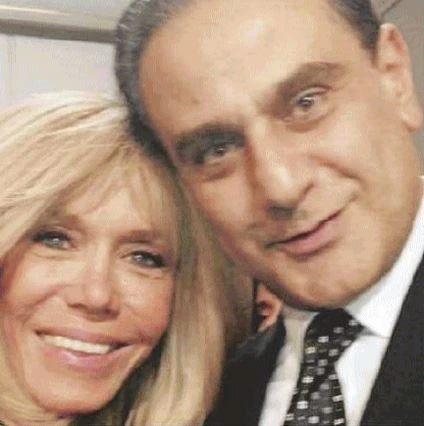 Brigitte Macron e il presidente, altro disastro all'Eliseo: "Sapete chi è quest'uomo nella foto?"